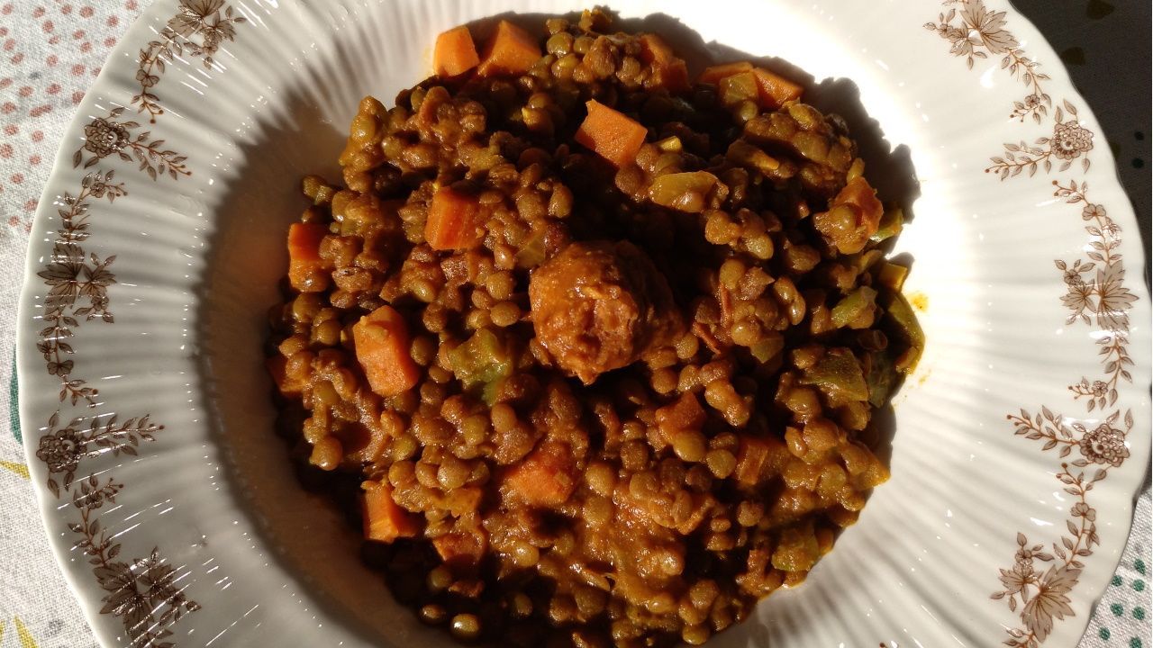 Lentejas veganas con chorizo vegano exquisitas